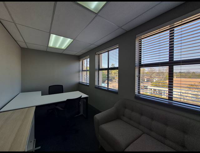 110M² OFFICE TO LET IN DUNKELD WEST